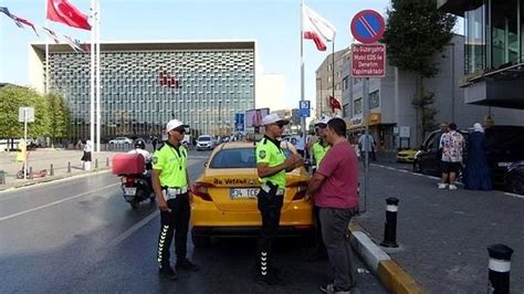 T­u­r­i­s­t­l­e­r­e­ ­T­a­k­s­i­m­e­t­r­e­ ­A­ç­m­a­y­a­n­ ­T­a­k­s­i­c­i­ ­T­r­a­f­i­k­ ­E­k­i­p­l­e­r­i­n­e­ ­T­a­k­ı­l­d­ı­